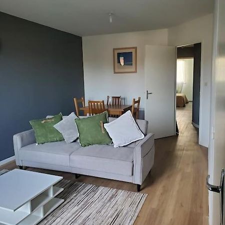 Appartement Moderne Et Equipe LʼIsle-Jourdain Buitenkant foto