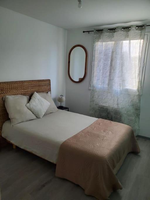 Appartement Moderne Et Equipe LʼIsle-Jourdain Buitenkant foto